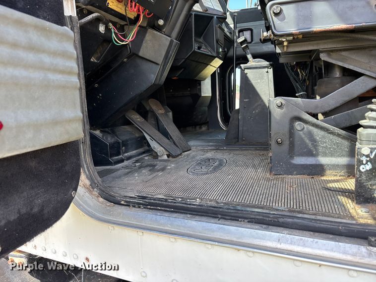 image for item DV4434 1994 Peterbilt 357 liquid manure spreader