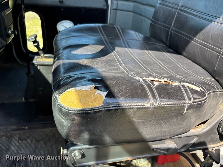 image for item DV4434 1994 Peterbilt 357 liquid manure spreader