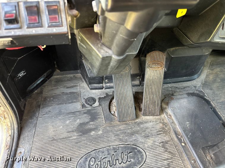 image for item DV4434 1994 Peterbilt 357 liquid manure spreader