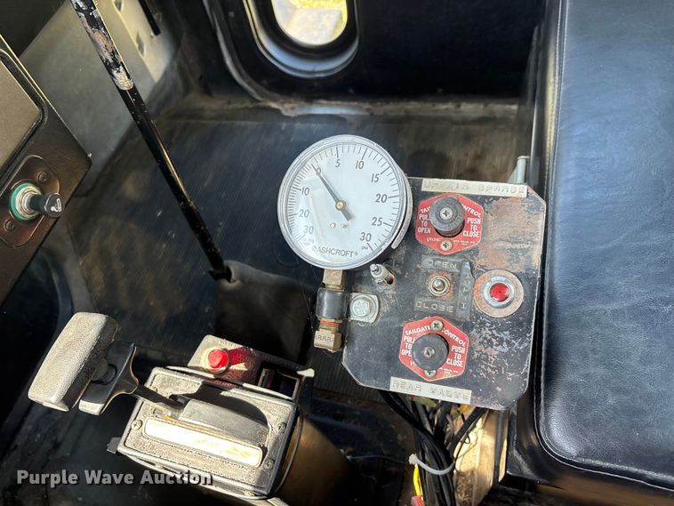 image for item DV4434 1994 Peterbilt 357 liquid manure spreader