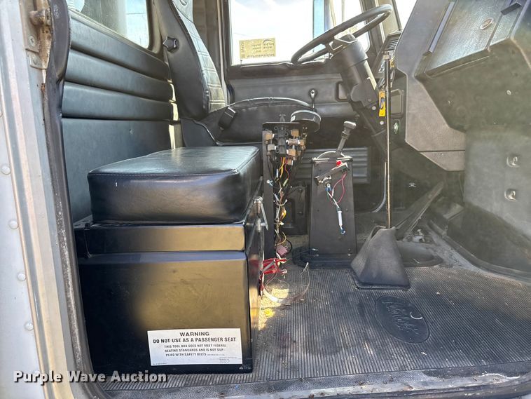 image for item DV4434 1994 Peterbilt 357 liquid manure spreader