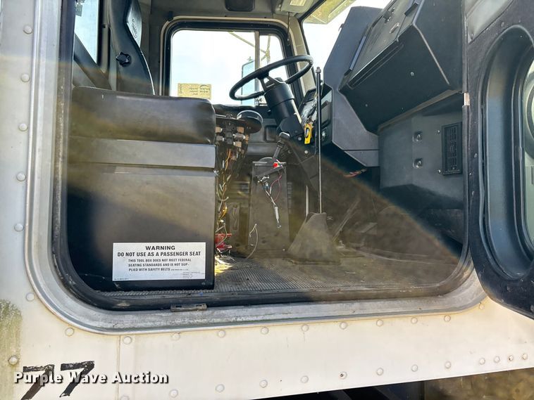 image for item DV4434 1994 Peterbilt 357 liquid manure spreader