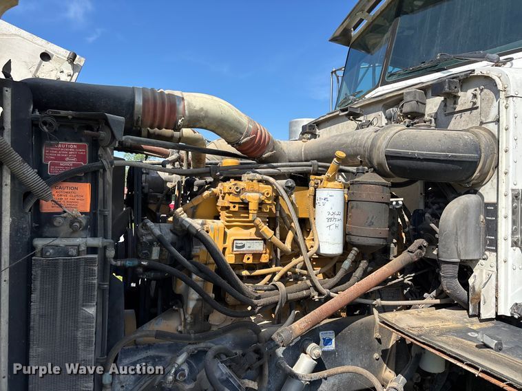 image for item DV4434 1994 Peterbilt 357 liquid manure spreader