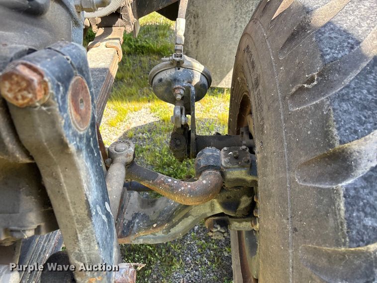 image for item DV4434 1994 Peterbilt 357 liquid manure spreader
