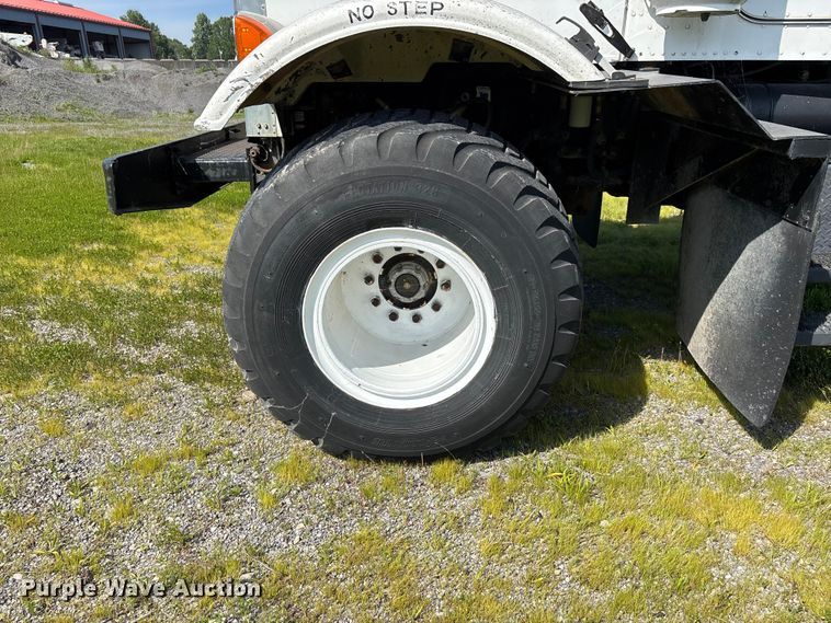 image for item DV4434 1994 Peterbilt 357 liquid manure spreader