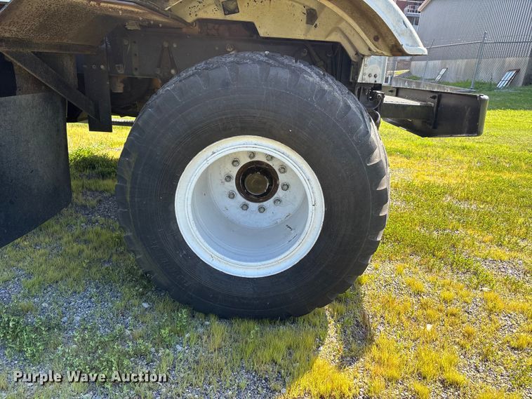 image for item DV4434 1994 Peterbilt 357 liquid manure spreader