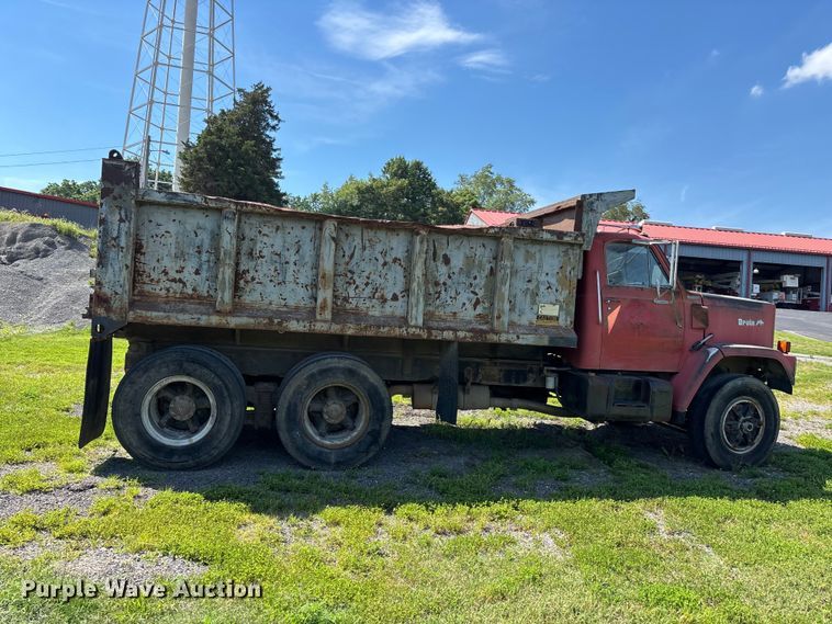 image for item DV4435 1979 Chevrolet Bruin dump truck
