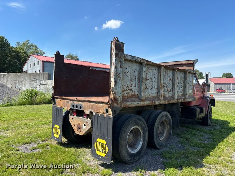 image for item DV4435 1979 Chevrolet Bruin dump truck