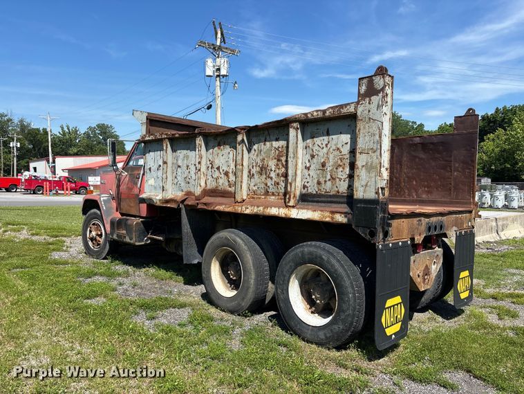 image for item DV4435 1979 Chevrolet Bruin dump truck