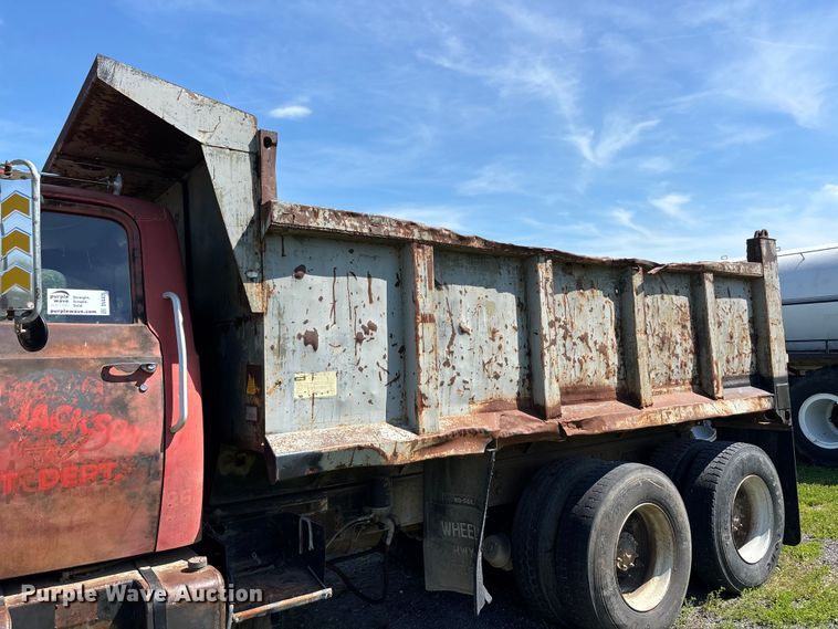 image for item DV4435 1979 Chevrolet Bruin dump truck
