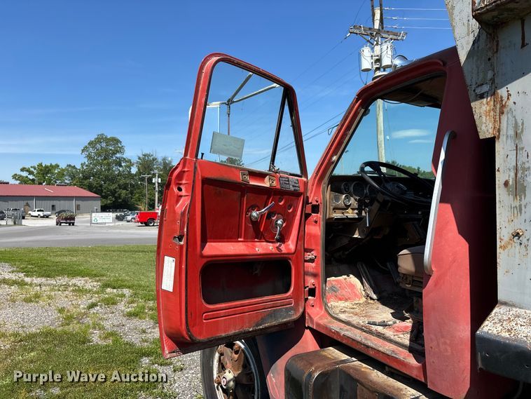 image for item DV4435 1979 Chevrolet Bruin dump truck