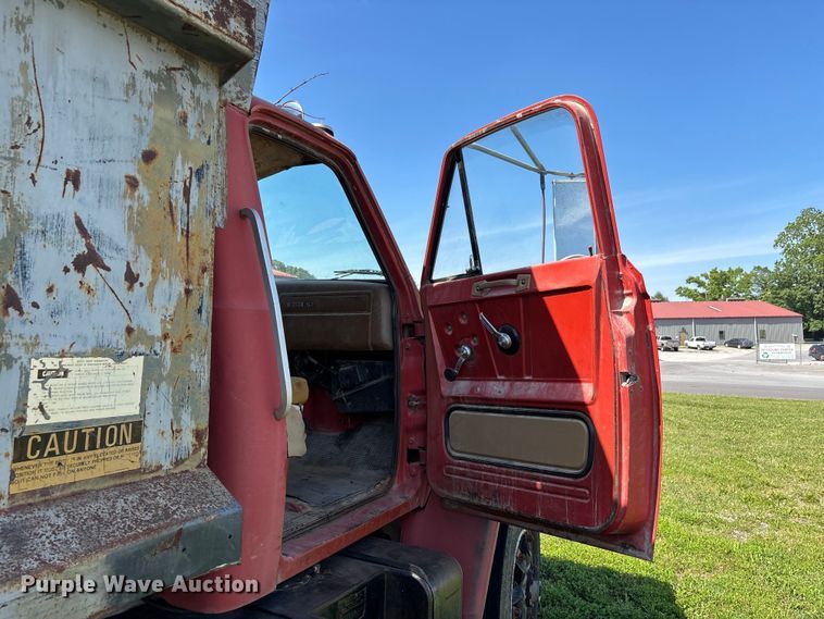 image for item DV4435 1979 Chevrolet Bruin dump truck