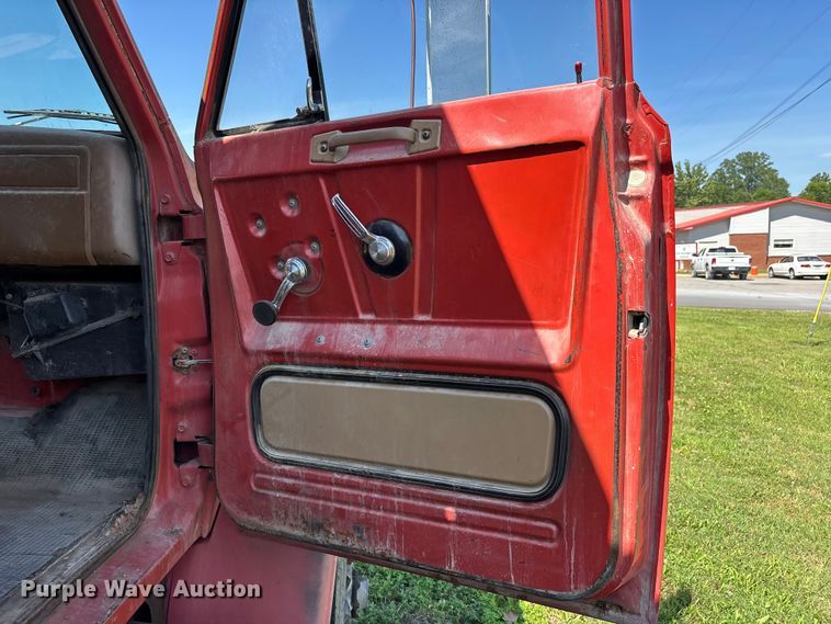 image for item DV4435 1979 Chevrolet Bruin dump truck
