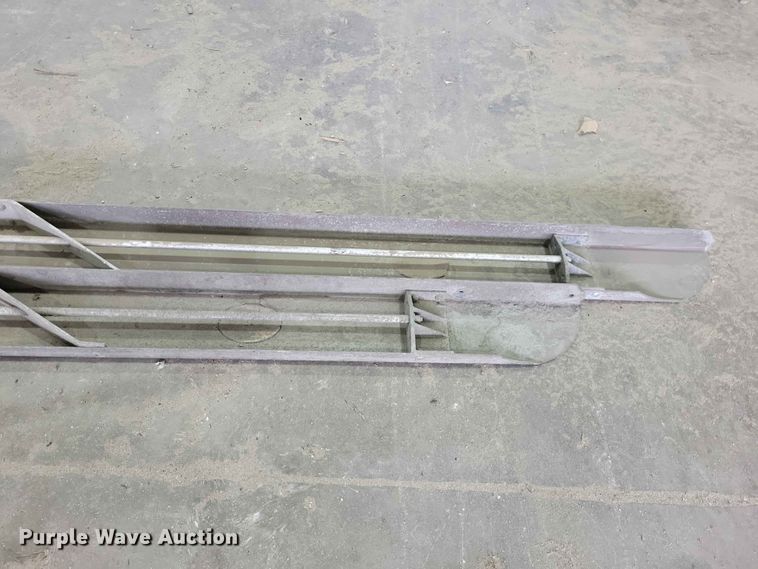 image for item DZ7211 (2) Honda power screeds