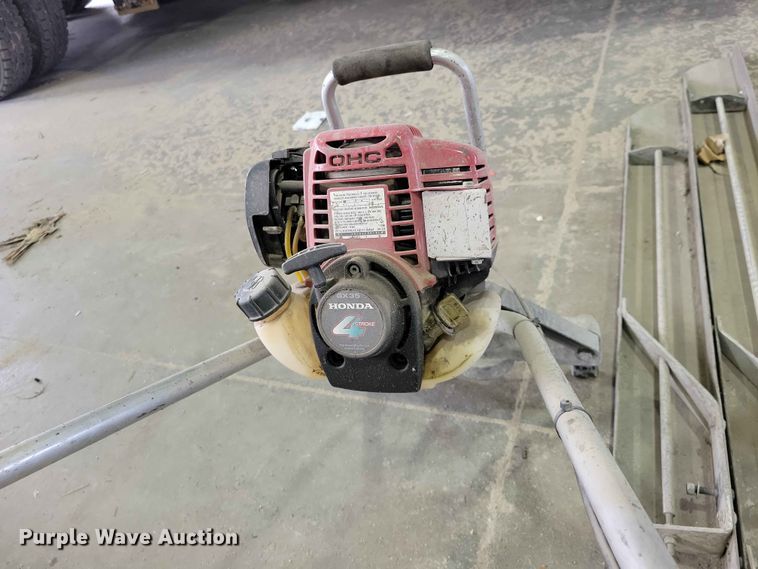 image for item DZ7211 (2) Honda power screeds