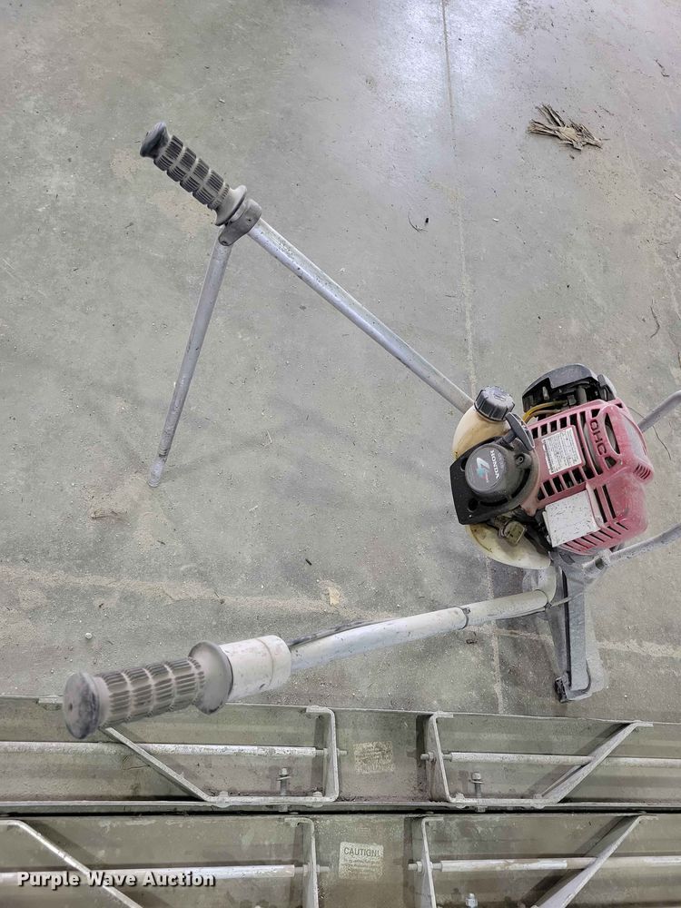 image for item DZ7211 (2) Honda power screeds