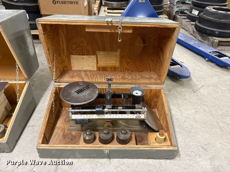 image for item EI5862 Ohaus scales