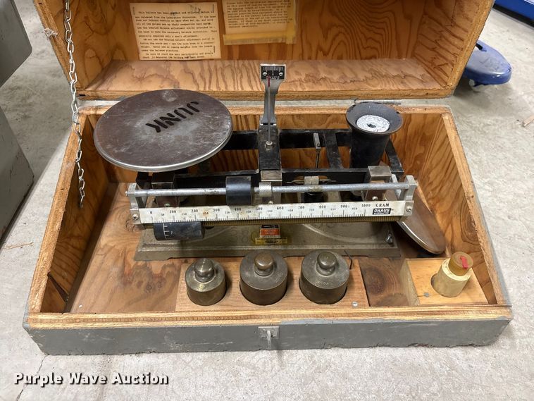 image for item EI5862 Ohaus scales