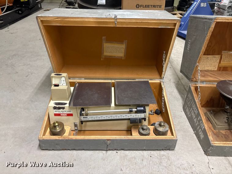 image for item EI5862 Ohaus scales