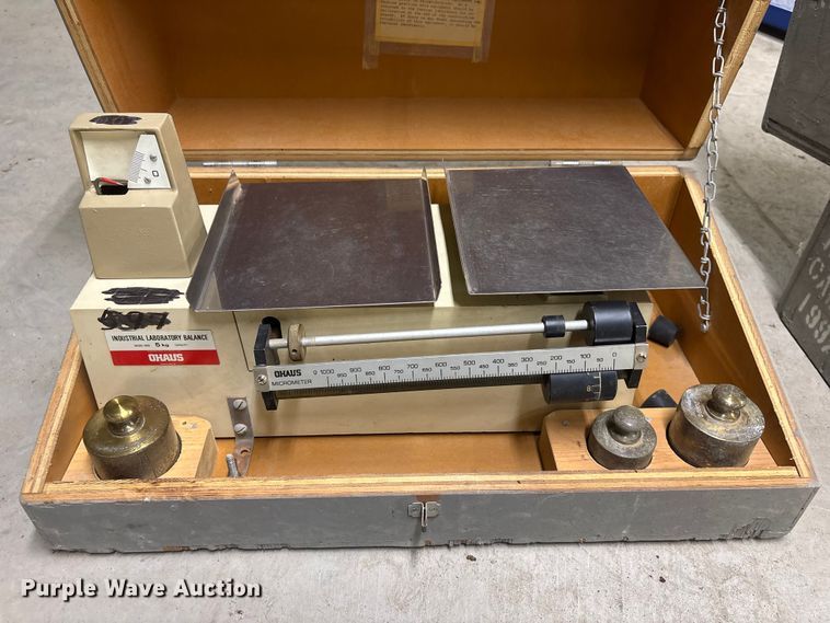 image for item EI5862 Ohaus scales