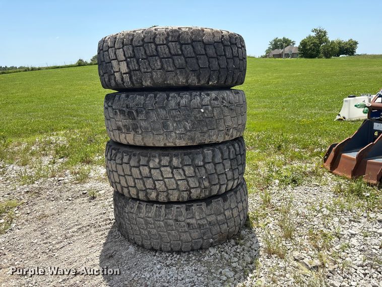 image for item EI5870 (4) 17.5R25 tires