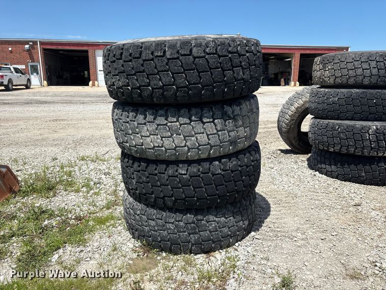 image for item EI5870 (4) 17.5R25 tires