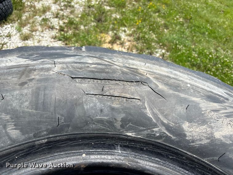 image for item EI5870 (4) 17.5R25 tires