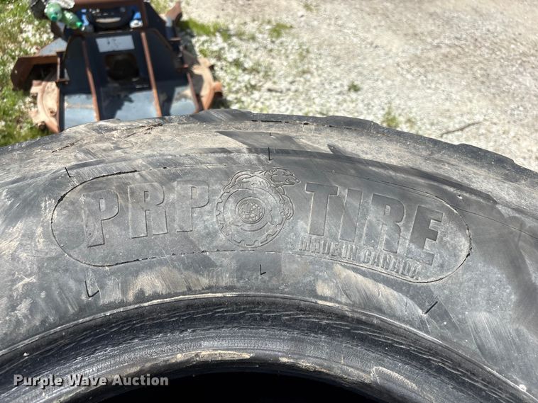 image for item EI5870 (4) 17.5R25 tires