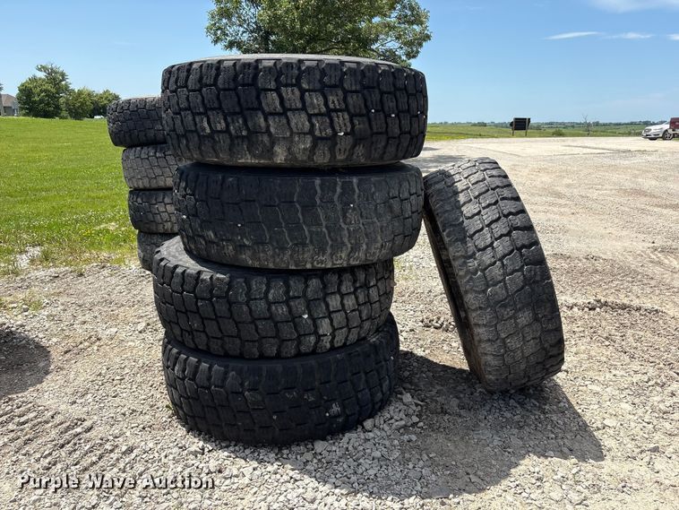 image for item EI5871 (5) 17.5R25 tires