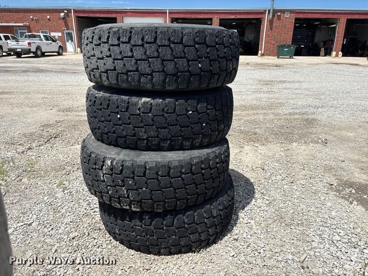 image for item EI5871 (5) 17.5R25 tires