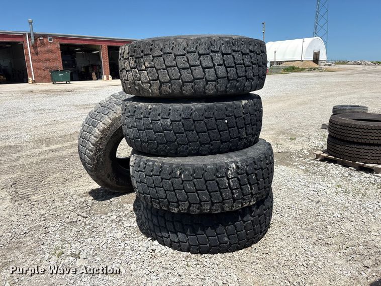 image for item EI5871 (5) 17.5R25 tires