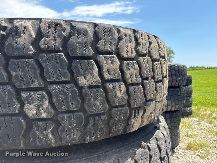 image for item EI5871 (5) 17.5R25 tires