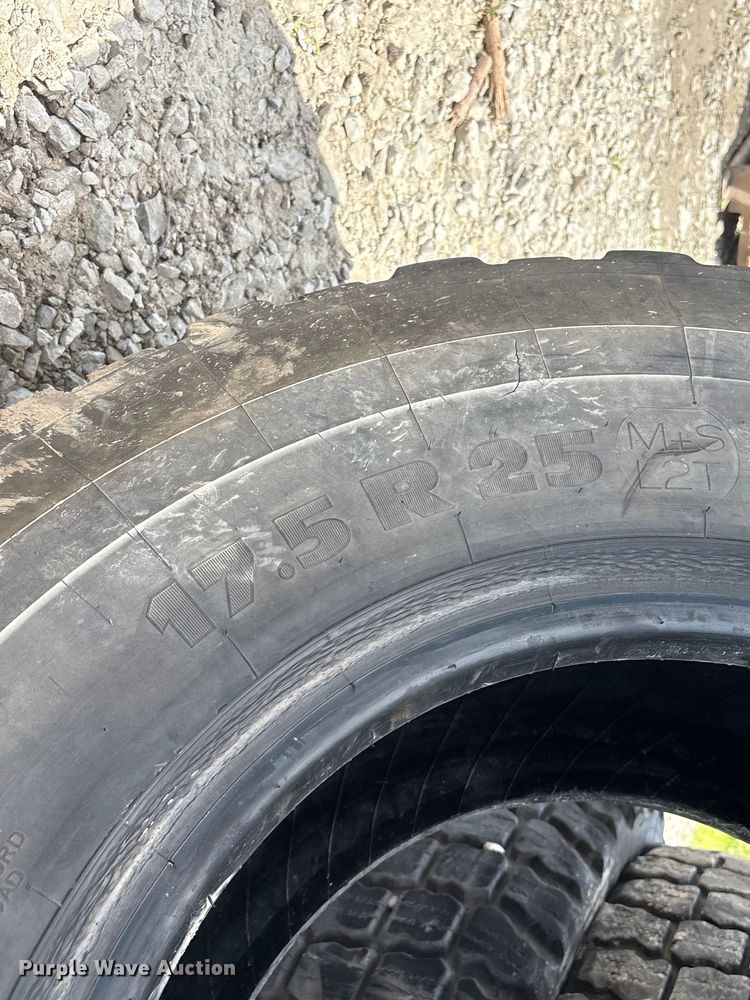 image for item EI5871 (5) 17.5R25 tires