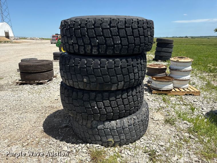 image for item EI5872 (4) 17.5R25 tires