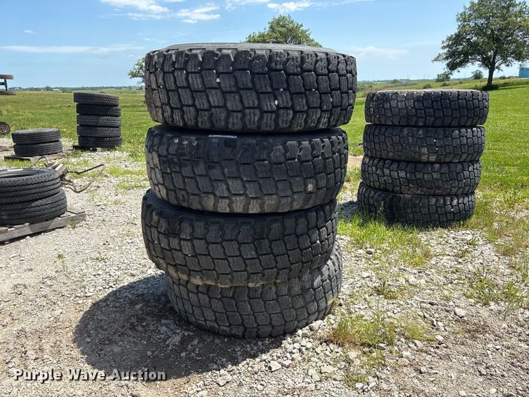 image for item EI5872 (4) 17.5R25 tires