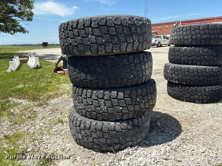 image for item EI5872 (4) 17.5R25 tires