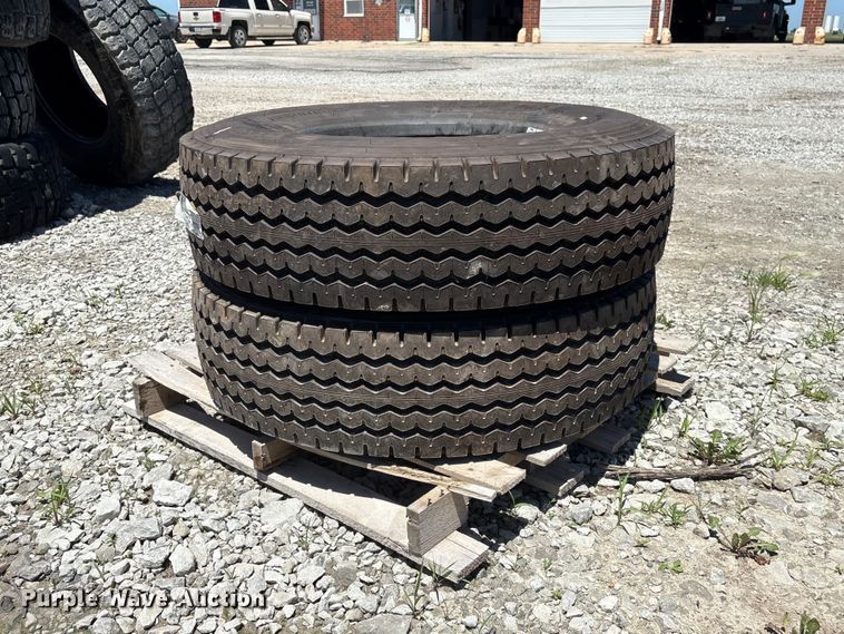image for item EI5875 (2) Firestone FS820 315/80 R22.5 tires