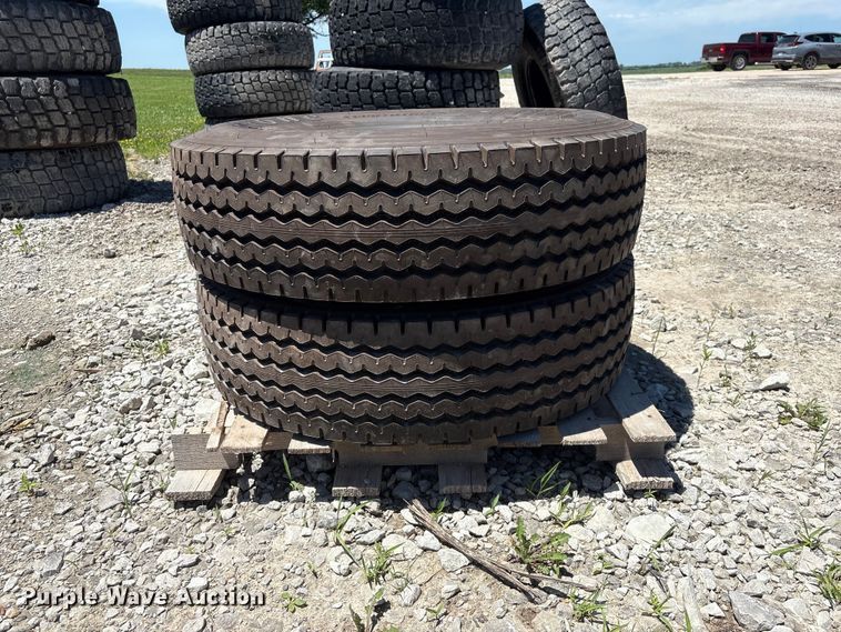 image for item EI5875 (2) Firestone FS820 315/80 R22.5 tires