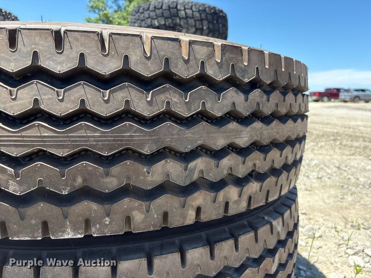 image for item EI5875 (2) Firestone FS820 315/80 R22.5 tires