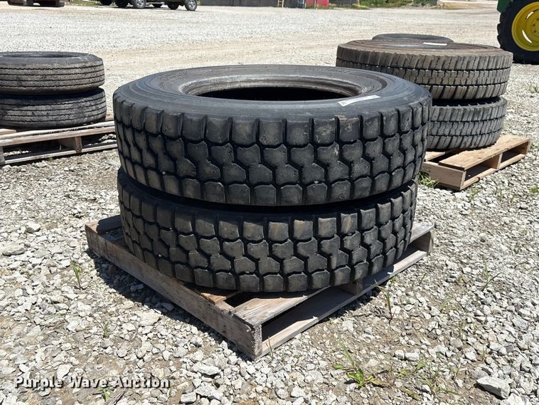 image for item EI5876 (2) BF Goodrich Cross Control 11R22.5D tires