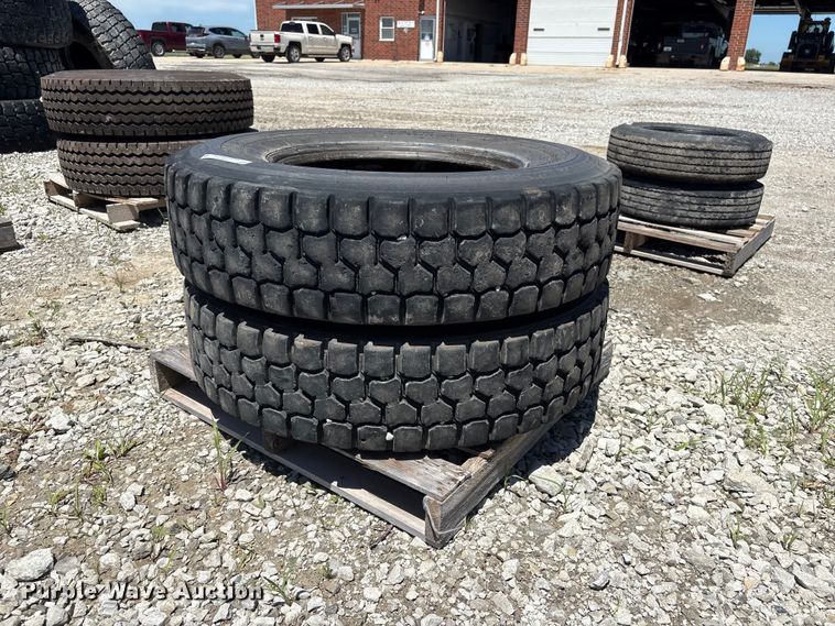 image for item EI5876 (2) BF Goodrich Cross Control 11R22.5D tires