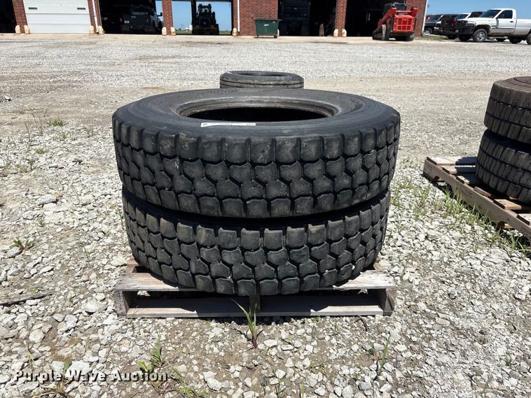 image for item EI5876 (2) BF Goodrich Cross Control 11R22.5D tires