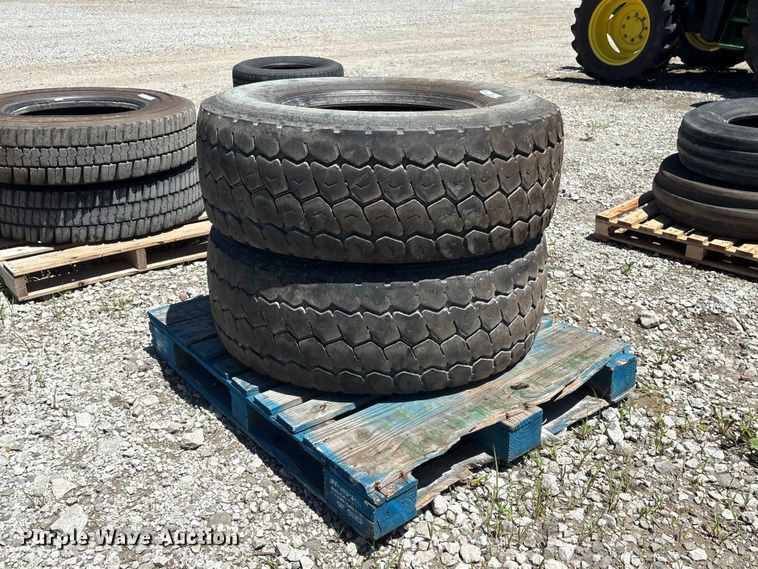 image for item EI5880 (2) Michelin XZY3 385/65R22.5 tires