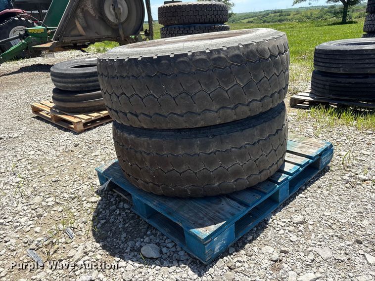 image for item EI5880 (2) Michelin XZY3 385/65R22.5 tires
