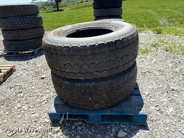 image for item EI5880 (2) Michelin XZY3 385/65R22.5 tires