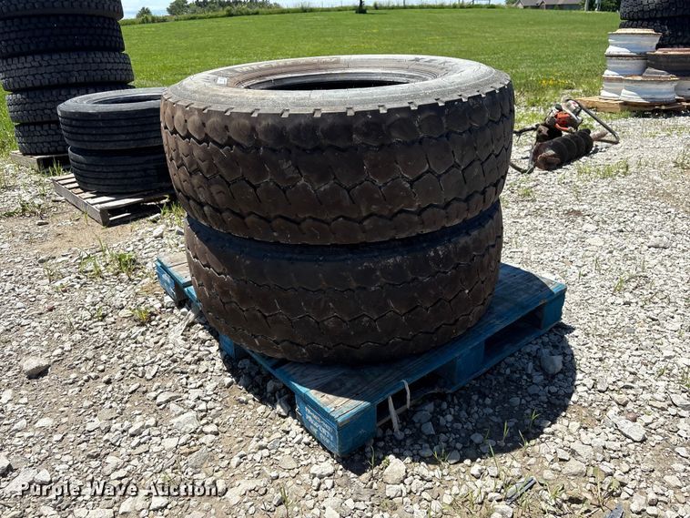 image for item EI5880 (2) Michelin XZY3 385/65R22.5 tires
