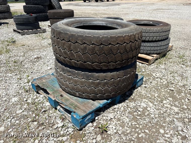 image for item EI5880 (2) Michelin XZY3 385/65R22.5 tires