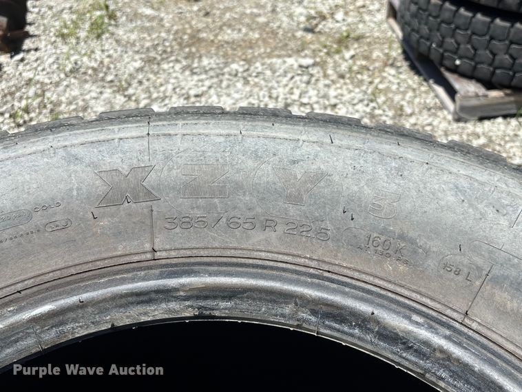 image for item EI5880 (2) Michelin XZY3 385/65R22.5 tires