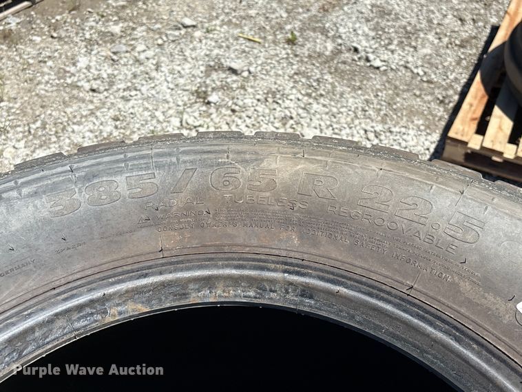 image for item EI5880 (2) Michelin XZY3 385/65R22.5 tires