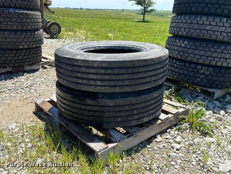 image for item EI5883 (2) Arisun AS673 275/70R22.5 tires
